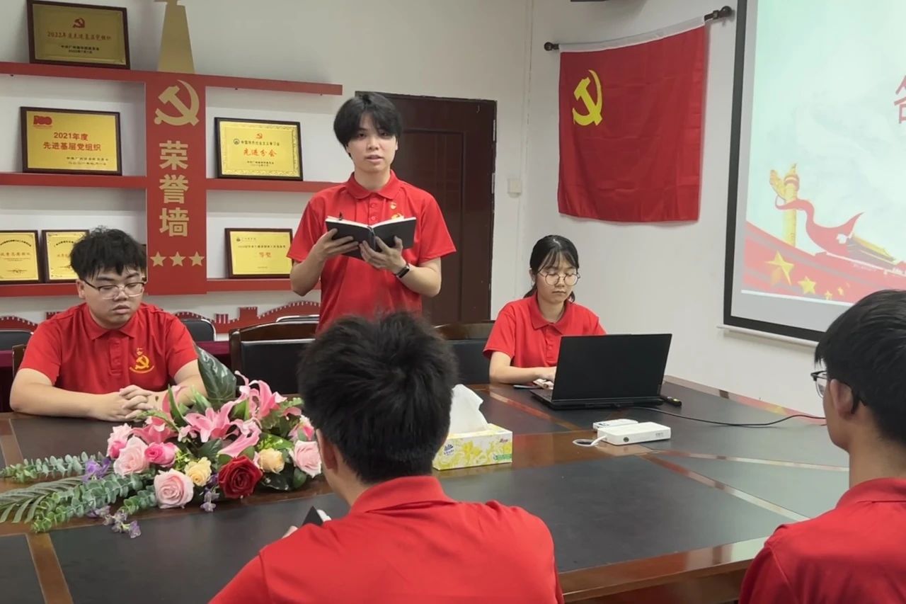 左右滑动查看更多-小组代表发言2.jpg
