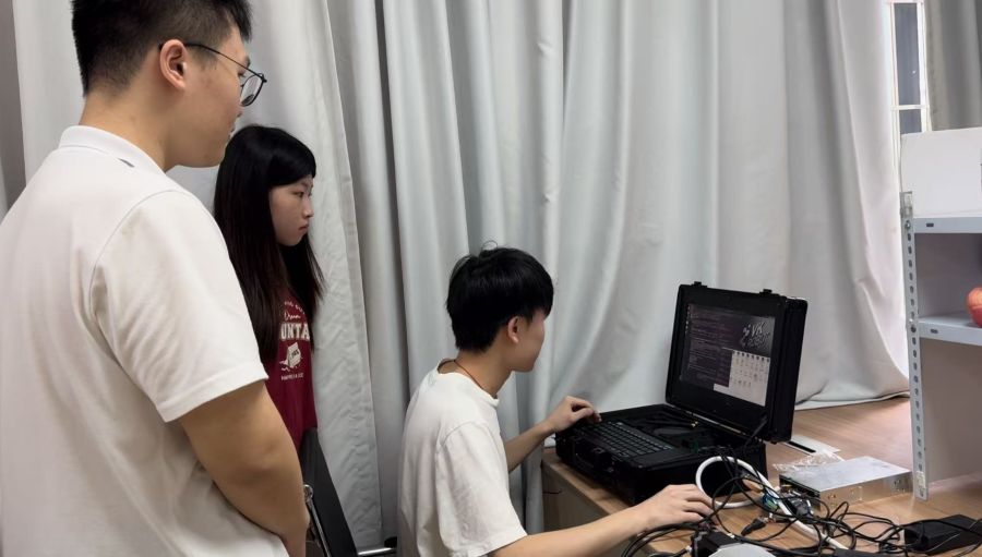 比赛现场照1（修）.jpg